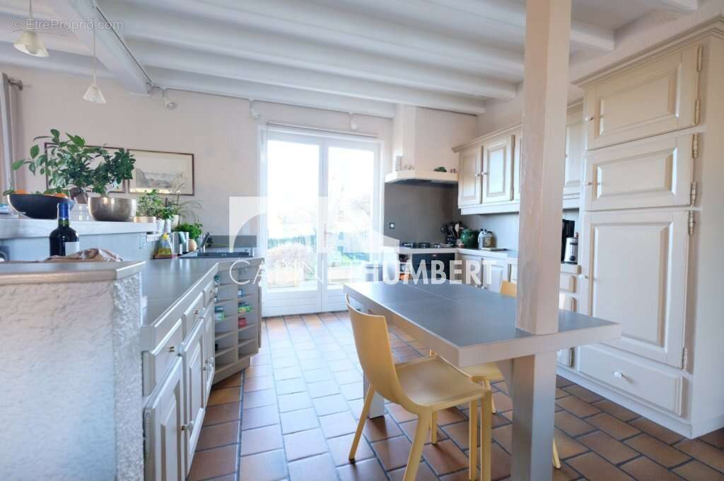 Maison à SAINT-BONNET-LES-OULES