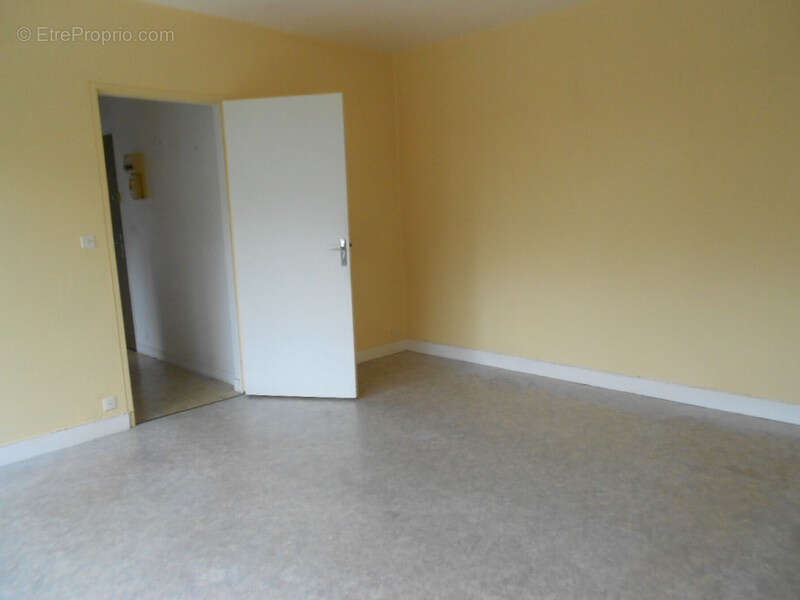 Appartement à VAUX-LE-PENIL