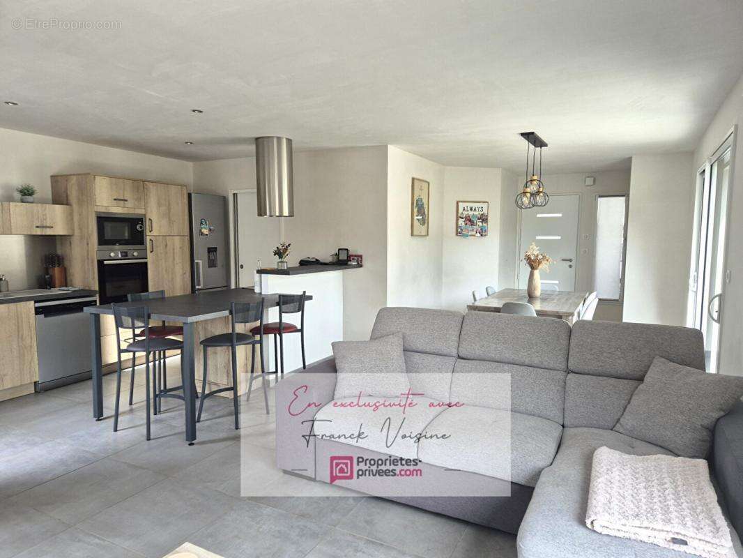 A VENDRE en Exclusivité à Vendrennes, Maison de 89 m2 env avec 2 chambres et 1 bureau sur une parcelle de 574 m2 - photo 2