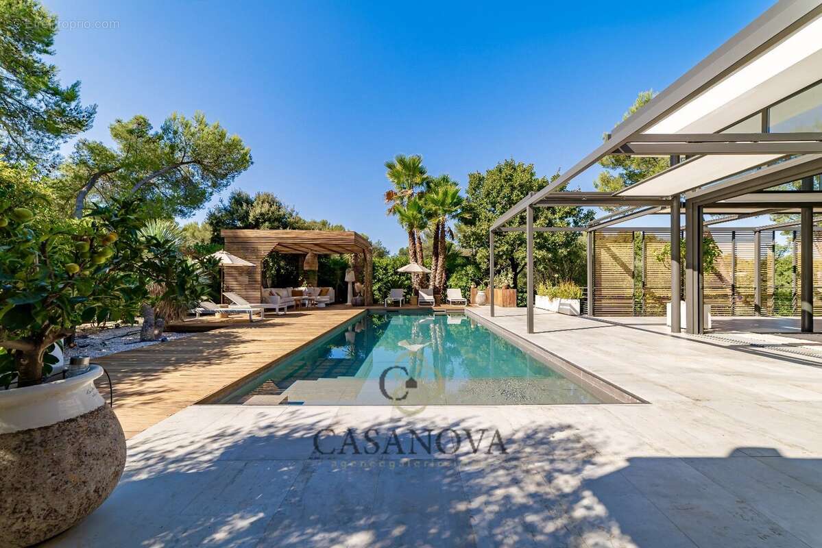 Maison à SAINT-CLEMENT-DE-RIVIERE