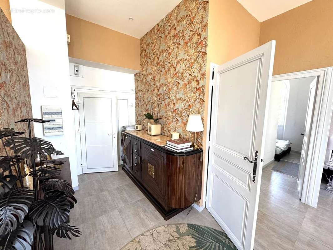 Appartement à VALLAURIS