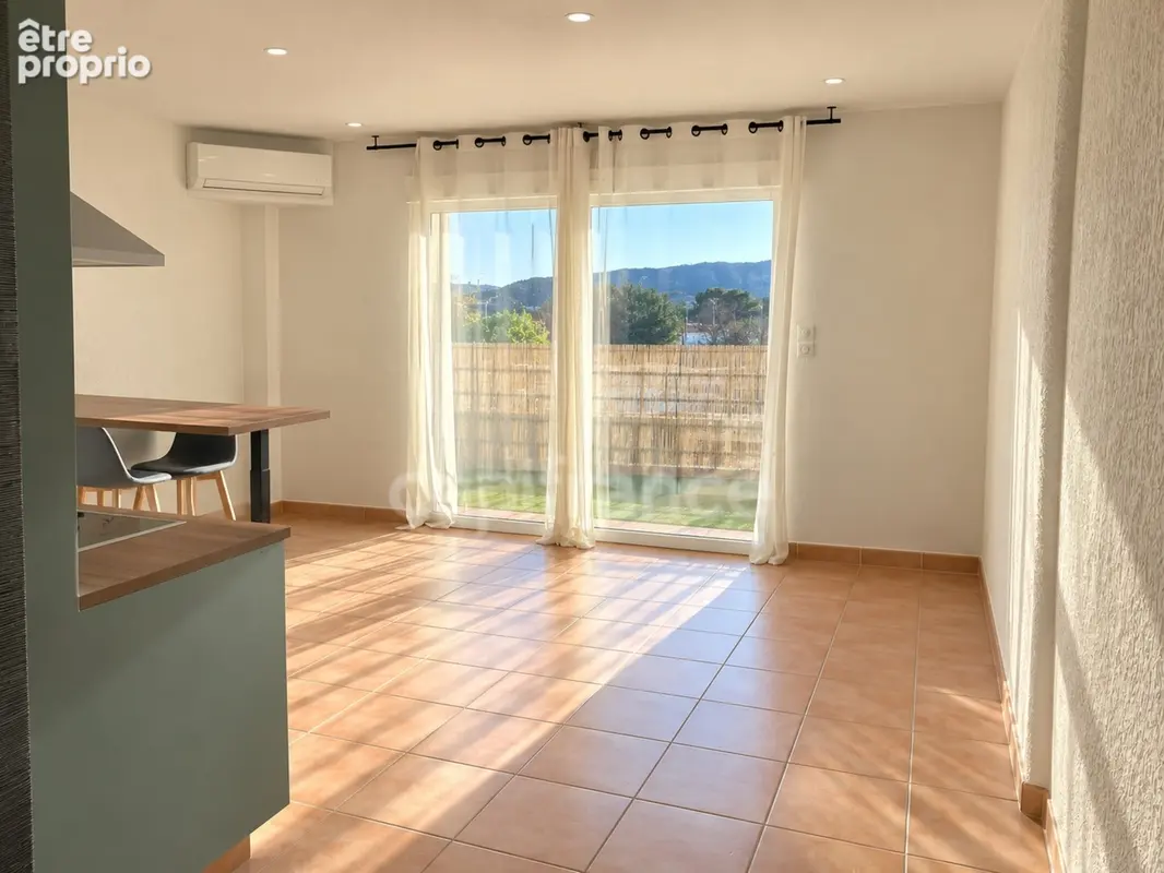 LA CIOTAT (13) – T2 de 43,24 m² au dernier étage avec ascenseur, balcon et vue dégagée - photo 4