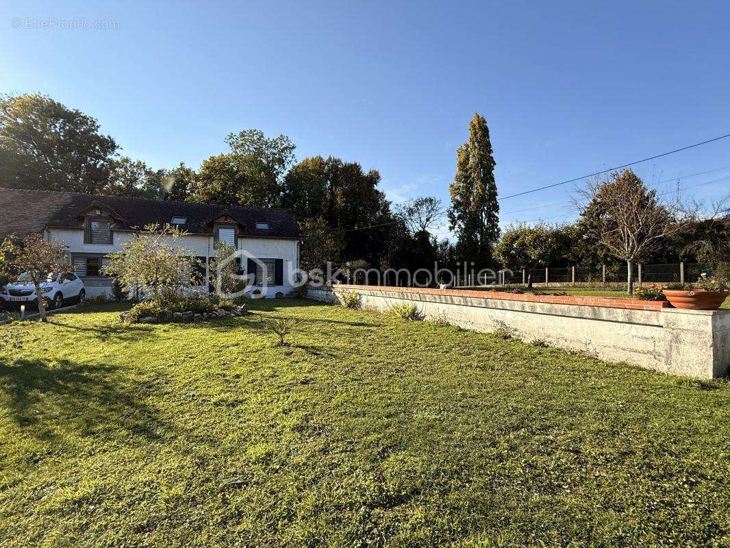 Maison à MONTIGNY-LENCOUP