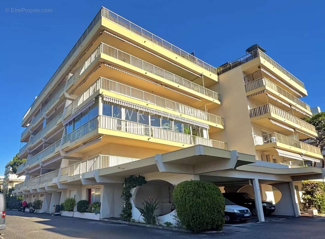Appartement à SAINT-LAURENT-DU-VAR