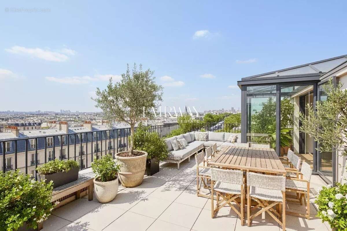 Appartement à PARIS-17E