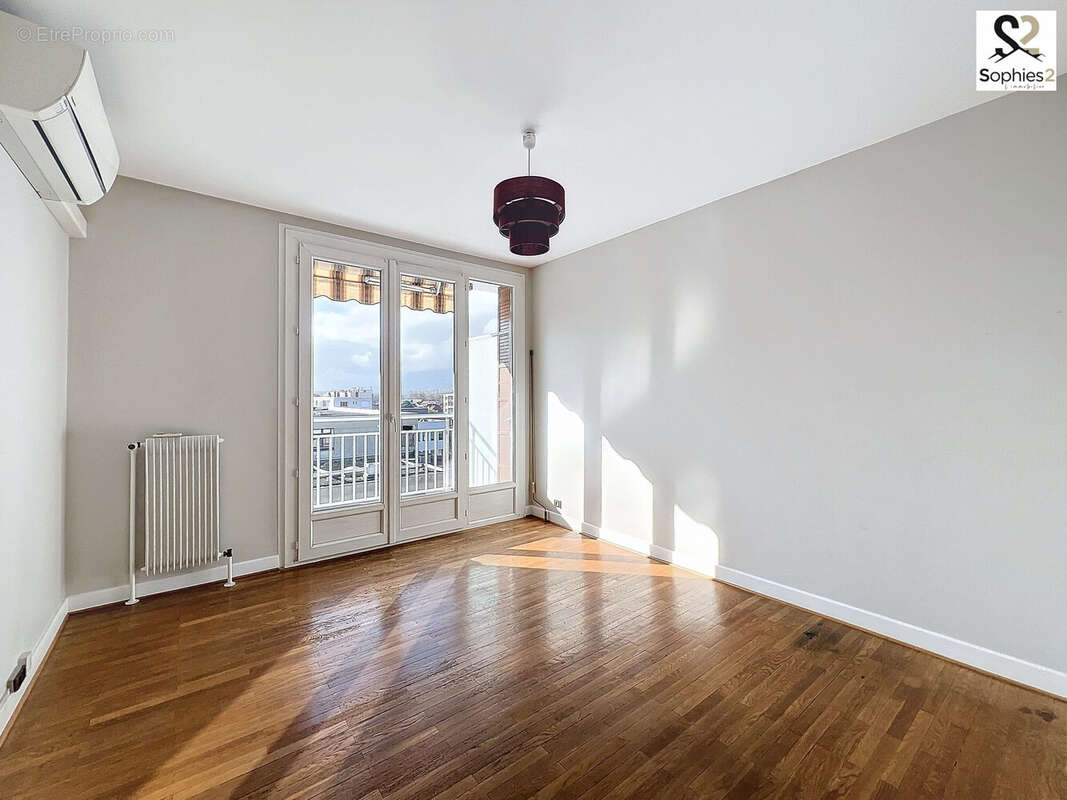 Appartement à LE PONT-DE-CLAIX