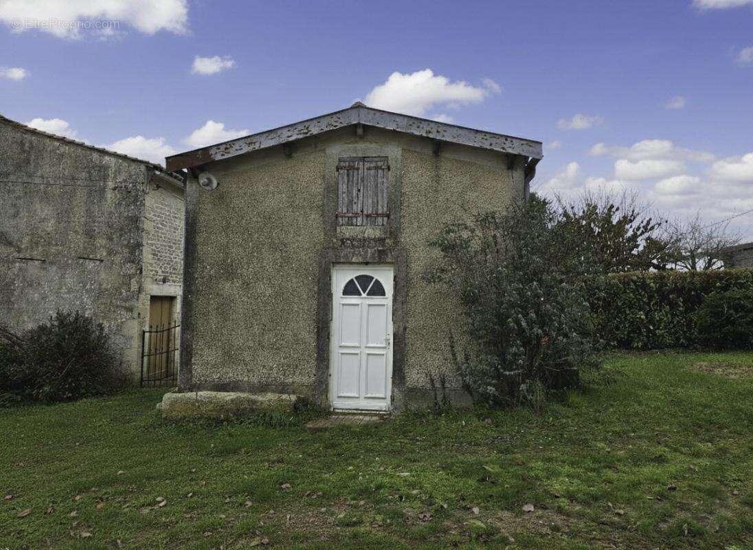 Maison à SAINT-MANDE-SUR-BREDOIRE