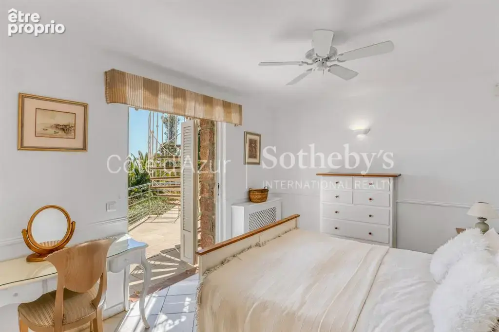 À vendre – Villa de charme avec vue mer et massif de l’Estérel, dans domaine sécurisé au Trayas - photo 12