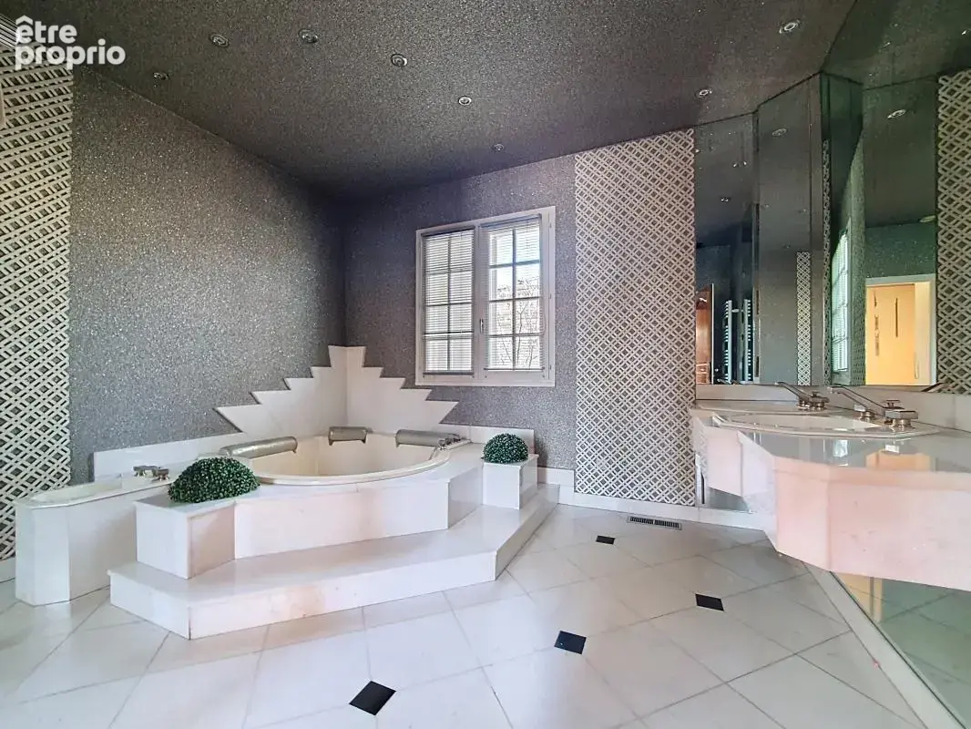 Maison - 4 Chambres - Bureau - Buanderie - Cave à vins - Garage - Piscine - Grande Cour - - photo 26