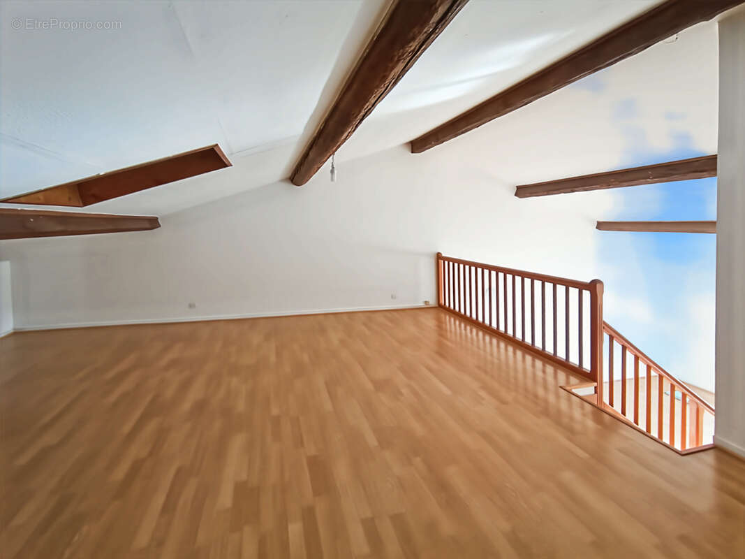 Trévoux - À vendre   Appartement T3 de 49 m2 avec balcon terrasse perché sur la Saône - photo 3