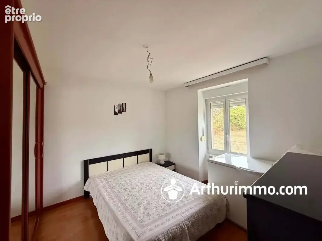 Maison jumelée sur 11 ares avec 2 terrasses et cave - photo 8