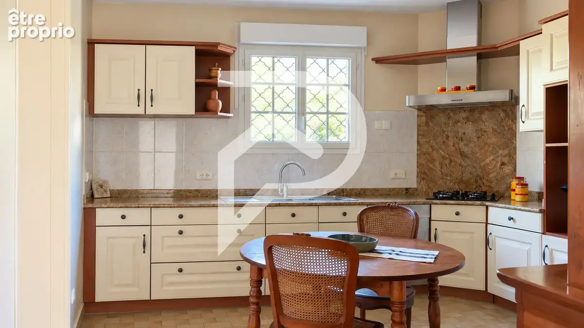 Maison de plain-pied 142 m² avec dépendance aménagée  4 chambres terrain 1 000 m² - photo 5