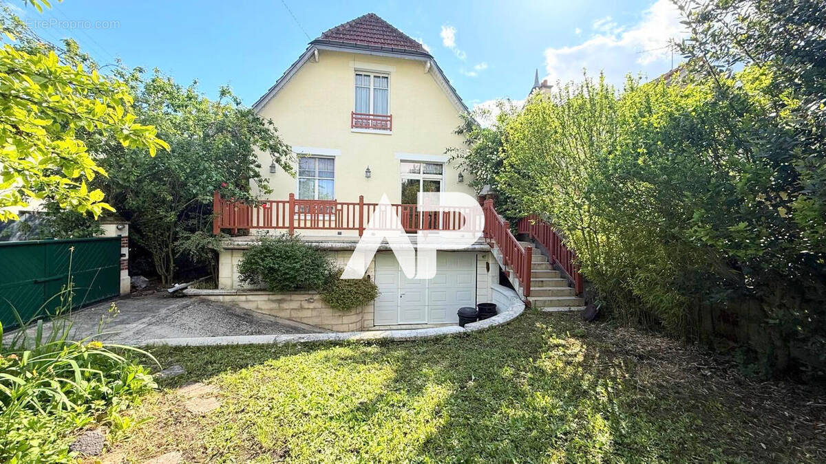 Maison à SOISY-SOUS-MONTMORENCY