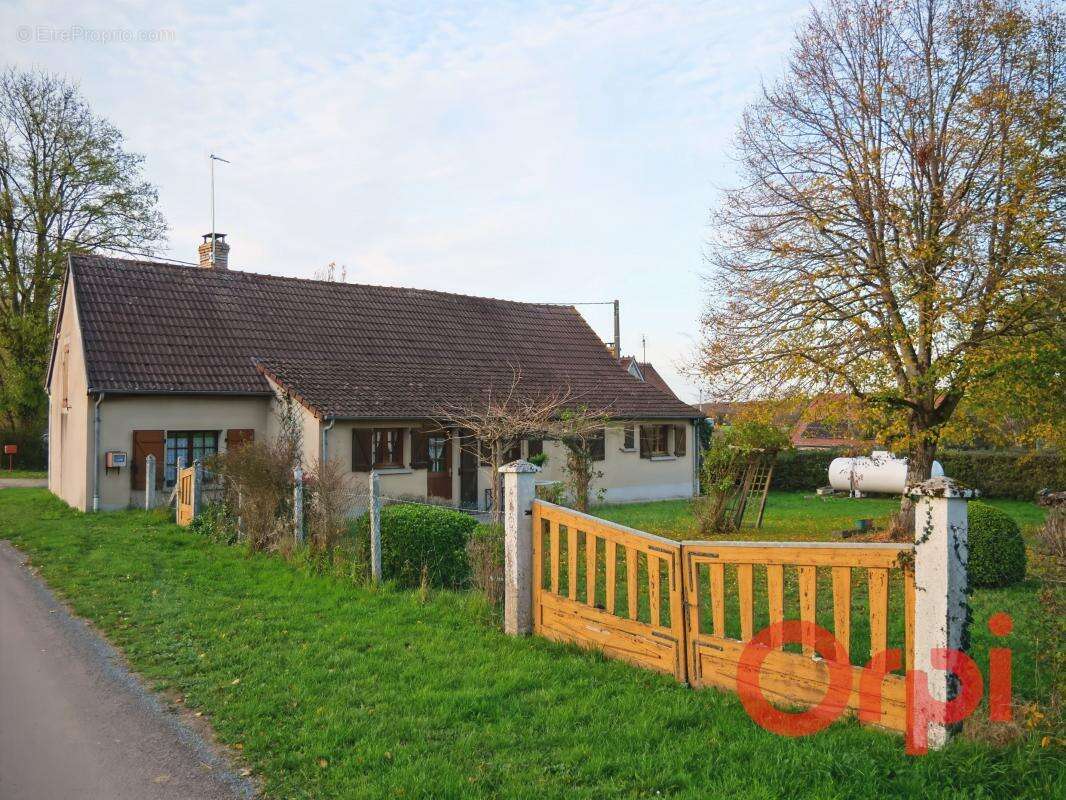 Maison à ISLE-ET-BARDAIS
