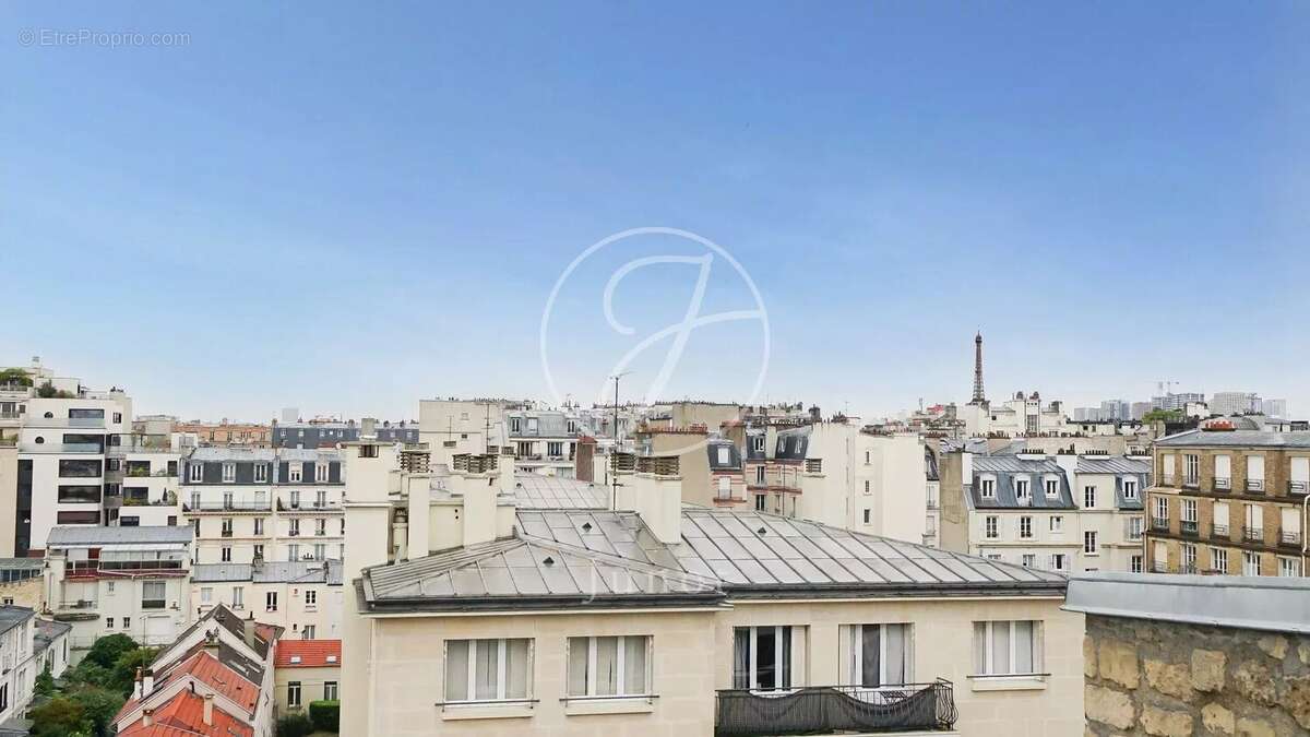 Appartement à PARIS-16E