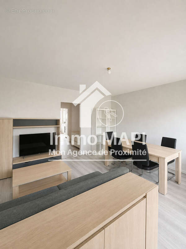 Beau T3 à la vente de 67m2 rénové avec balcon, parking et cave à Villecresnes - photo 3