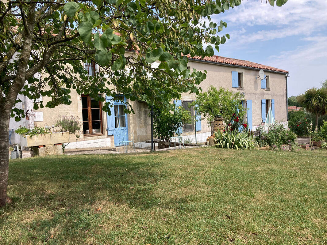 Maison à SAINT-HILAIRE-DES-LOGES