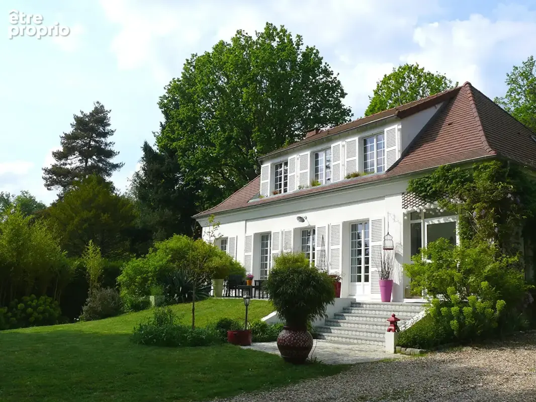 Photo Maison à Saint-Remy-L'honore au prix de 975 000€