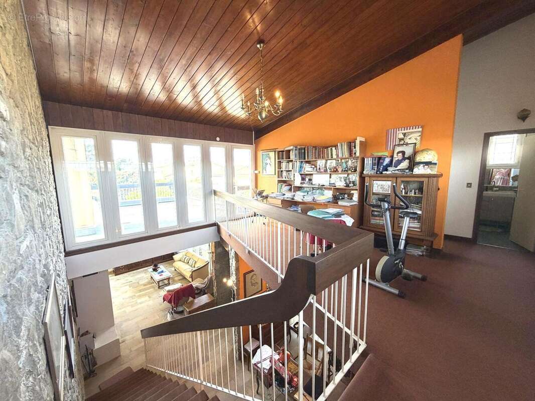 MEZZANINE / BIBLIOTHEQUE