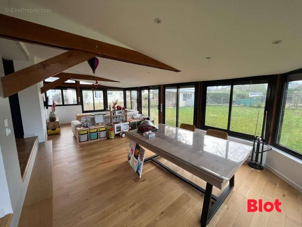 Maison à SAINT-ERBLON