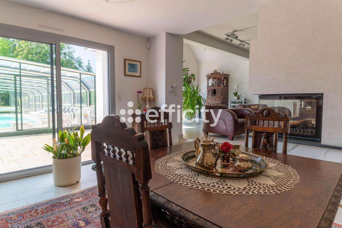 Maison à SAINT-ETIENNE-DE-MONTLUC