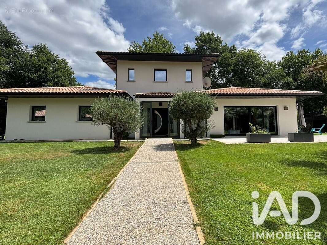 Photo 2 - Maison à SALLES