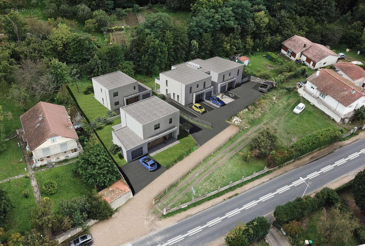 Maison à LES MARTRES-DE-VEYRE