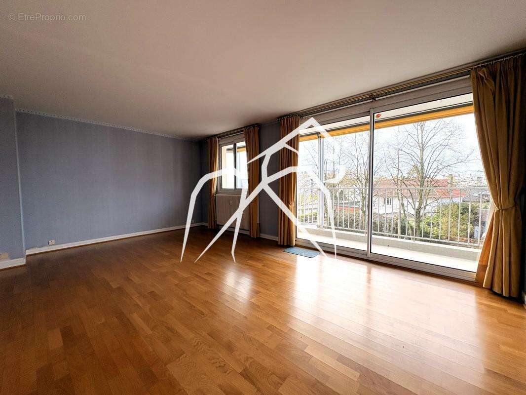 Appartement à MONT-SAINT-AIGNAN