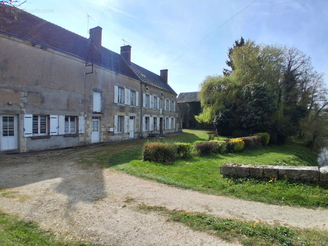 Maison à OUZOUER-SUR-TREZEE