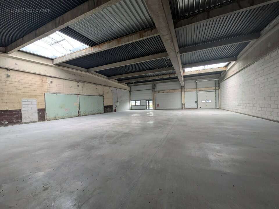 424 m² à Petit-Couronne  - photo 4