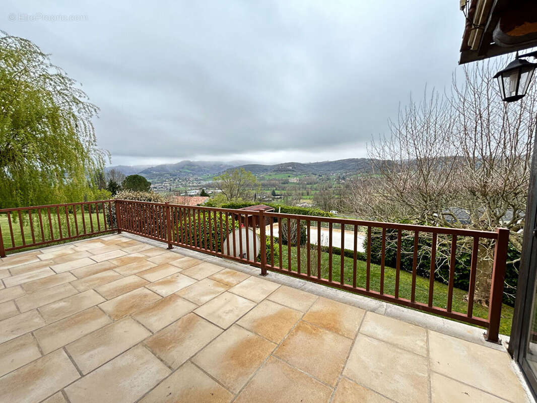 Maison de 180 m² avec vue carte postale. Nombreuses dépendances. - photo 8