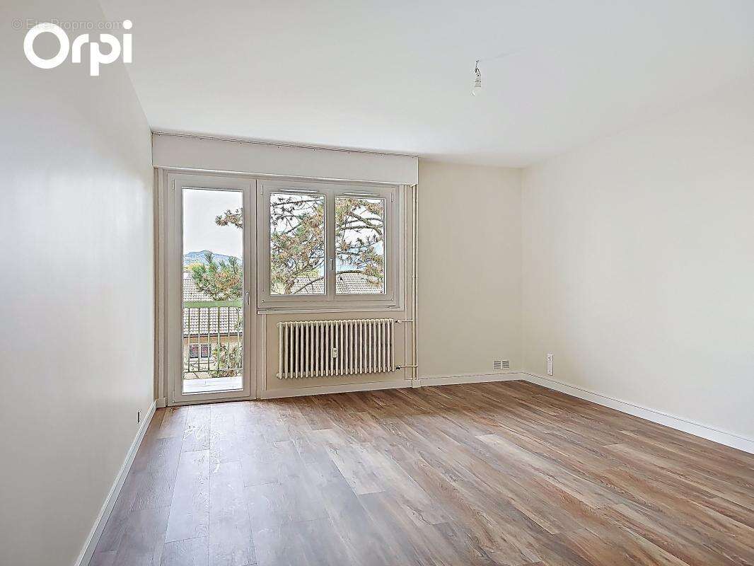 Appartement à REIGNIER