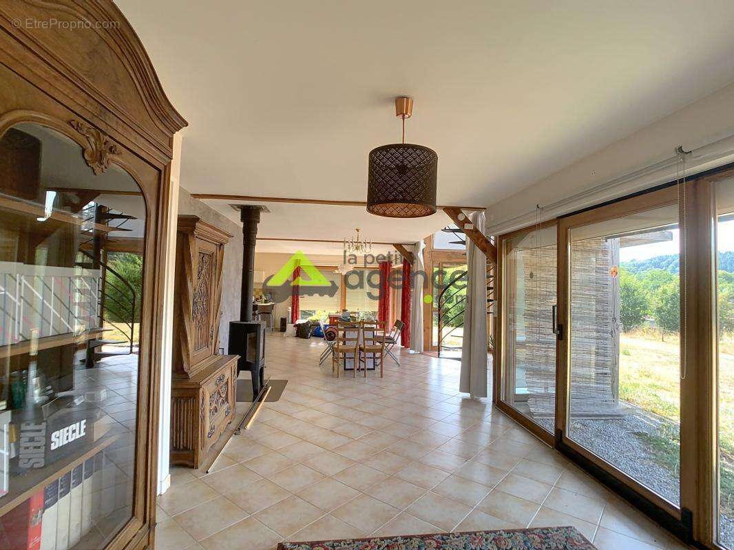 Maison à SAINT-QUENTIN-LA-CHABANNE