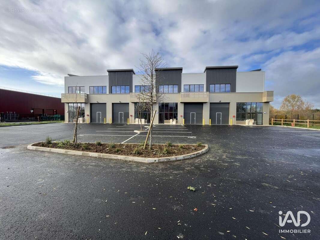 Photo 2 - Commerce à SAINT-PIERRE-DU-PERRAY
