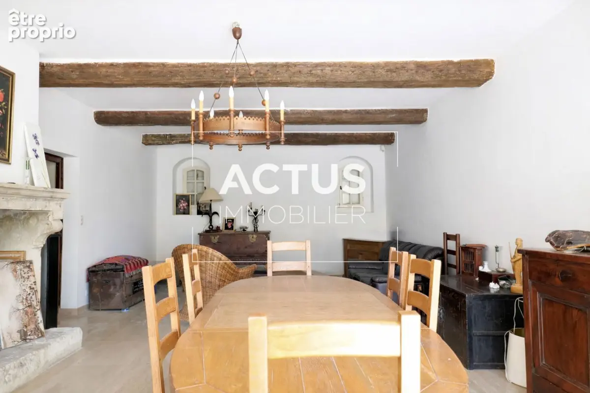 Maison 434 m² à Senas  - photo 7