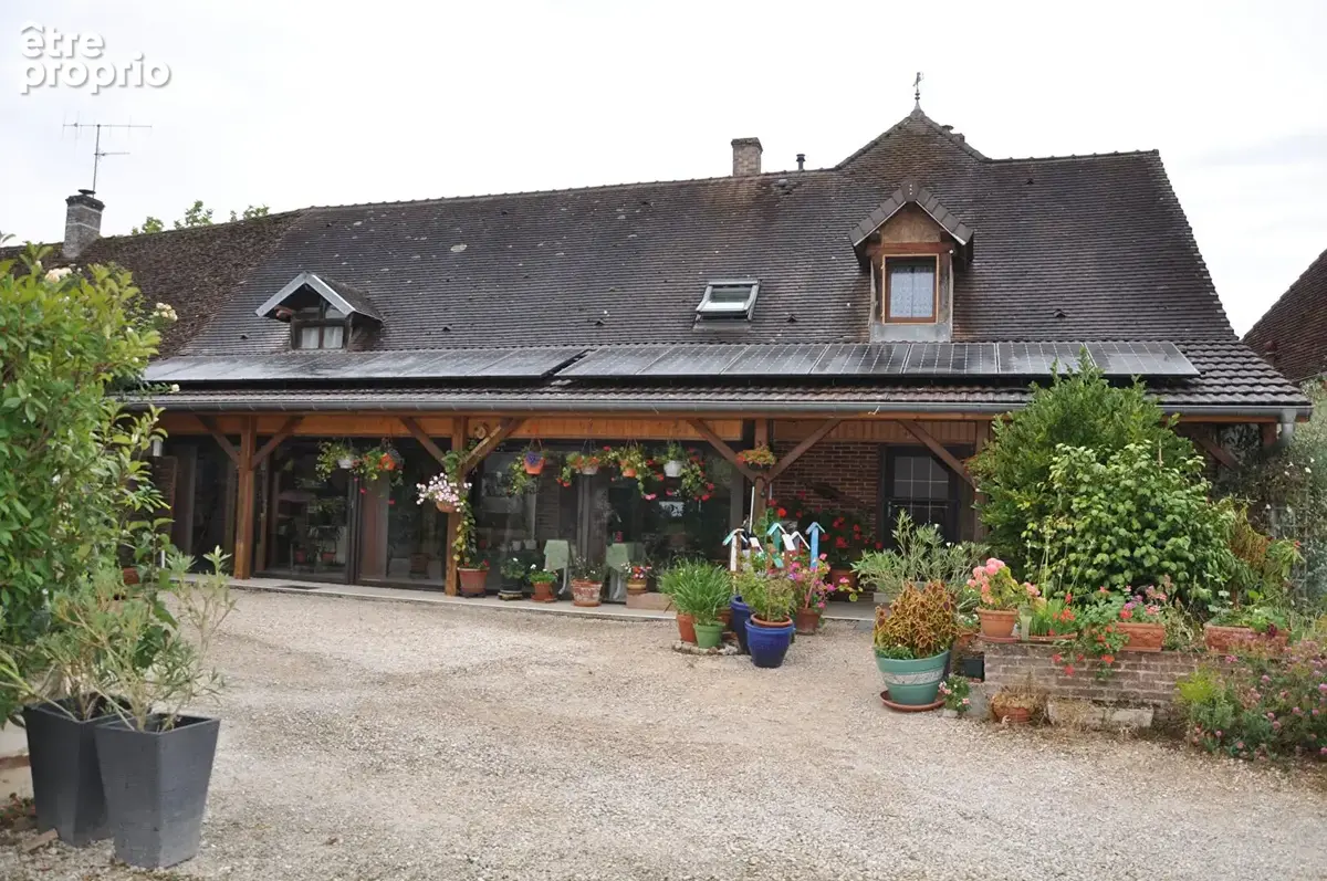Photo Maison à Saint-Germain-Du-Bois au prix de 270 000€