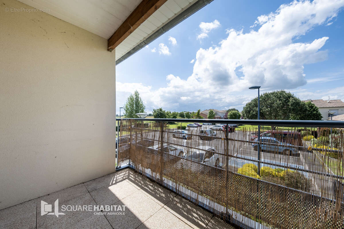 Appartement à PINS-JUSTARET