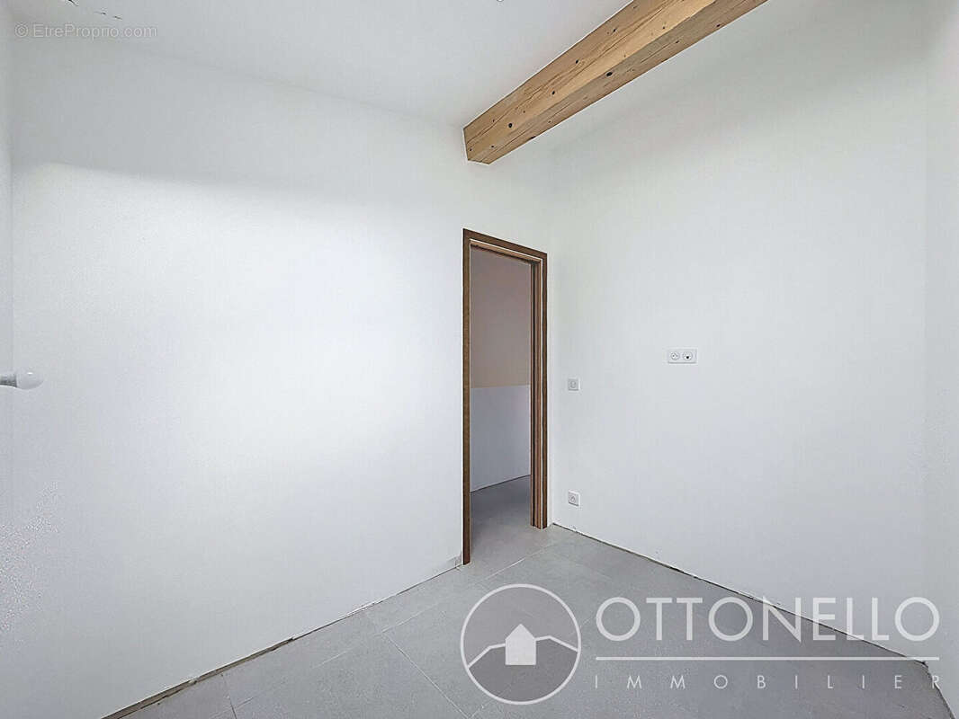 Maison à ROQUEBRUNE-SUR-ARGENS