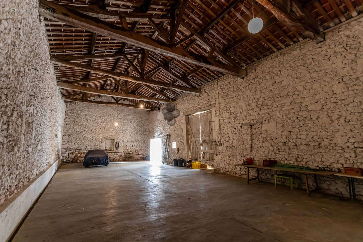 Chateau estate - photo 36