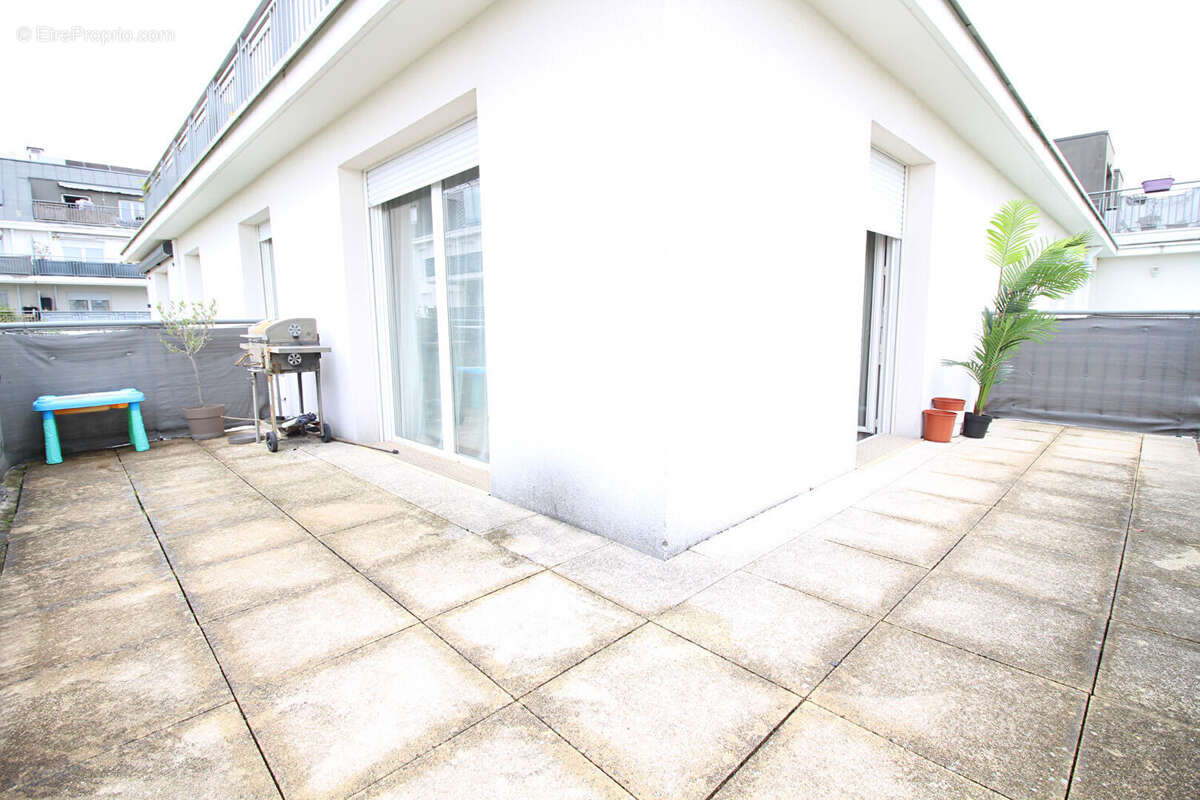 Appartement à SARTROUVILLE