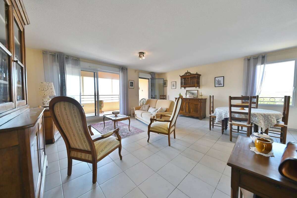 Appartement Uzès, centre-ville à pied, garage - photo 2