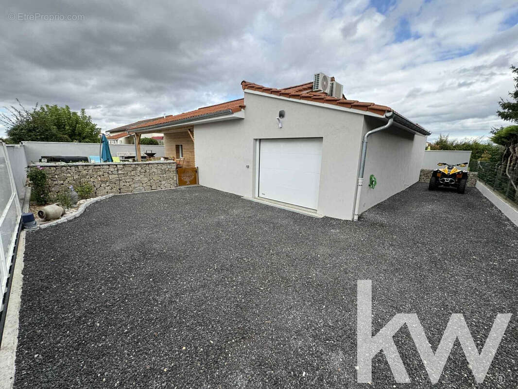 Maison 142 m² à Pont-Du-Chateau  - photo 2