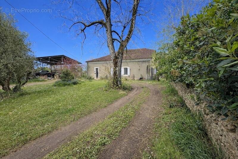 Maison à LAUJUZAN