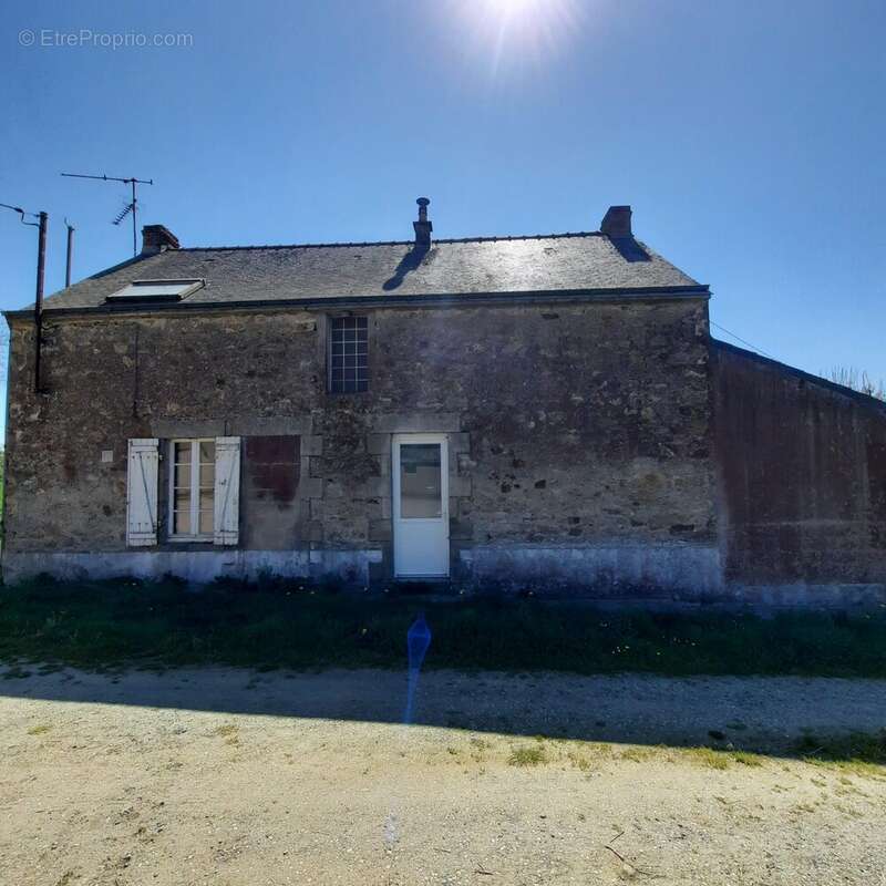 Maison à SAINT-ETIENNE-DE-MONTLUC