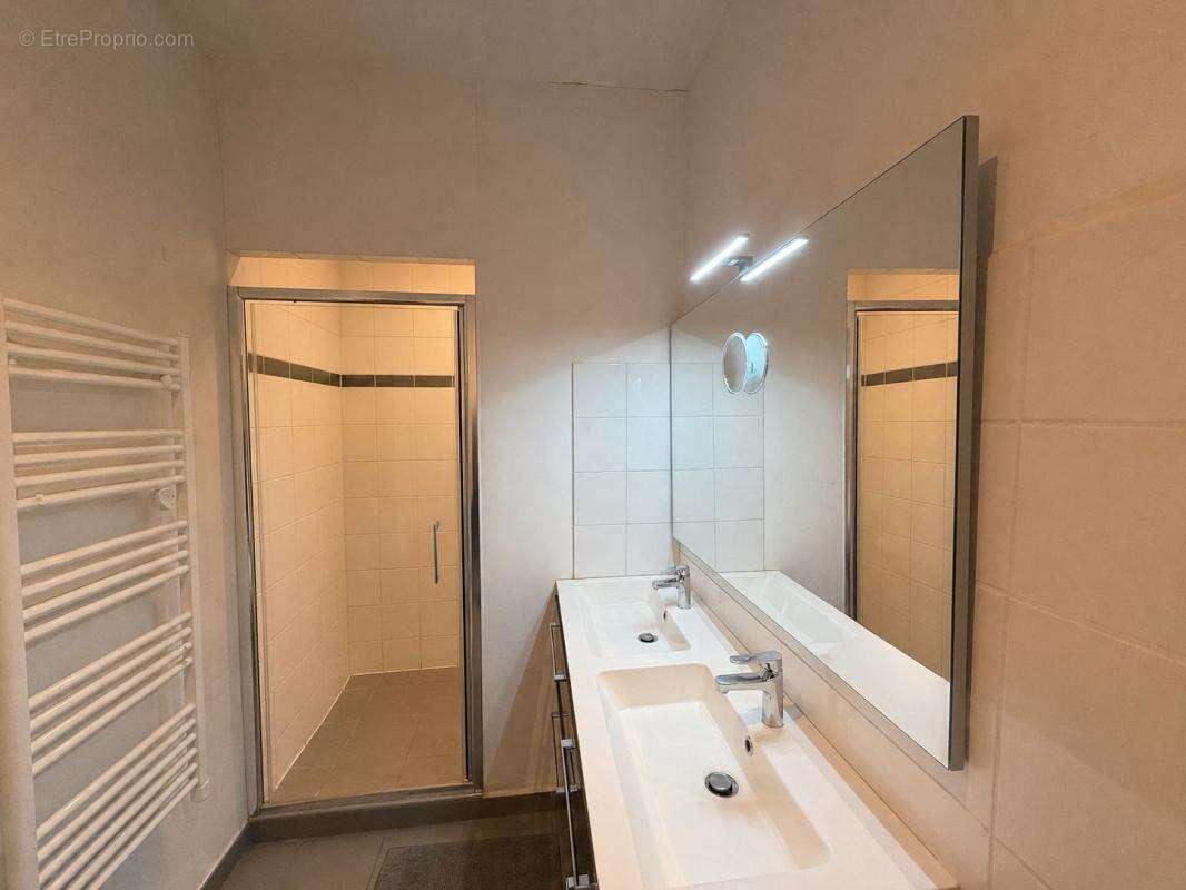 Appartement à NIEDERMODERN
