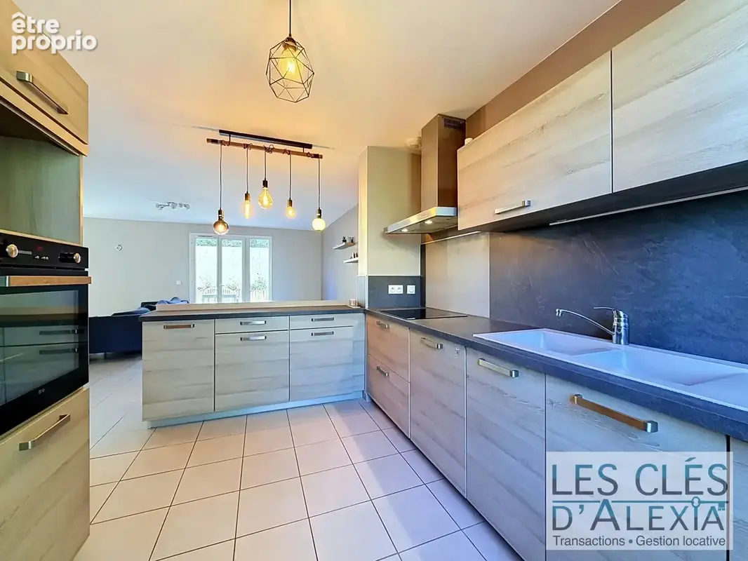 Photo Maison à Communay au prix de 369 800€