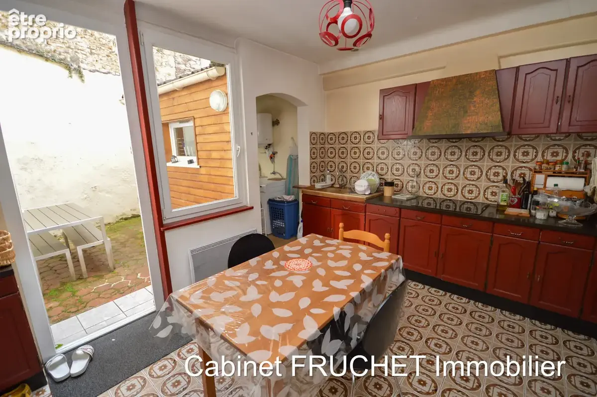 CHANTONNAY - En centre ville - Maison avec 3 chambres et extérieur - photo 4