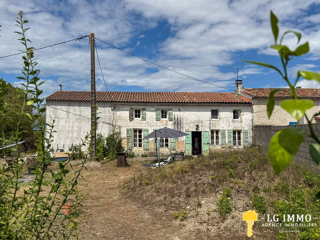 Maison à COZES