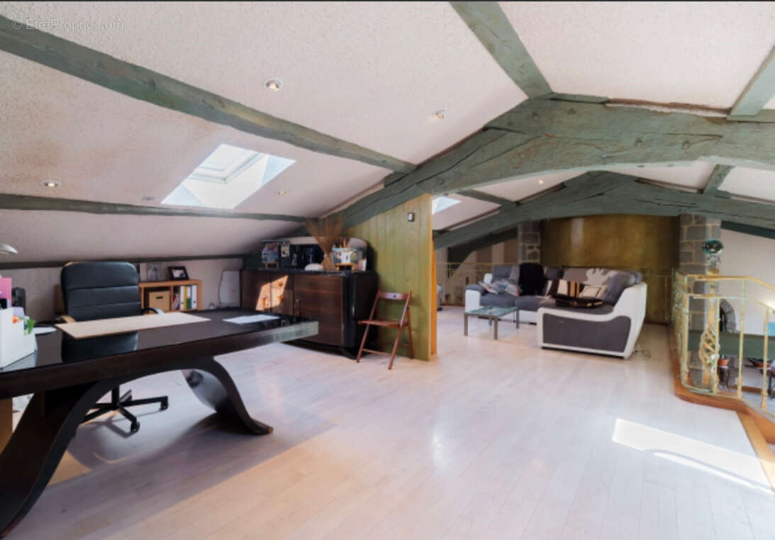 Maison à SAINT-ROMAIN-LACHALM