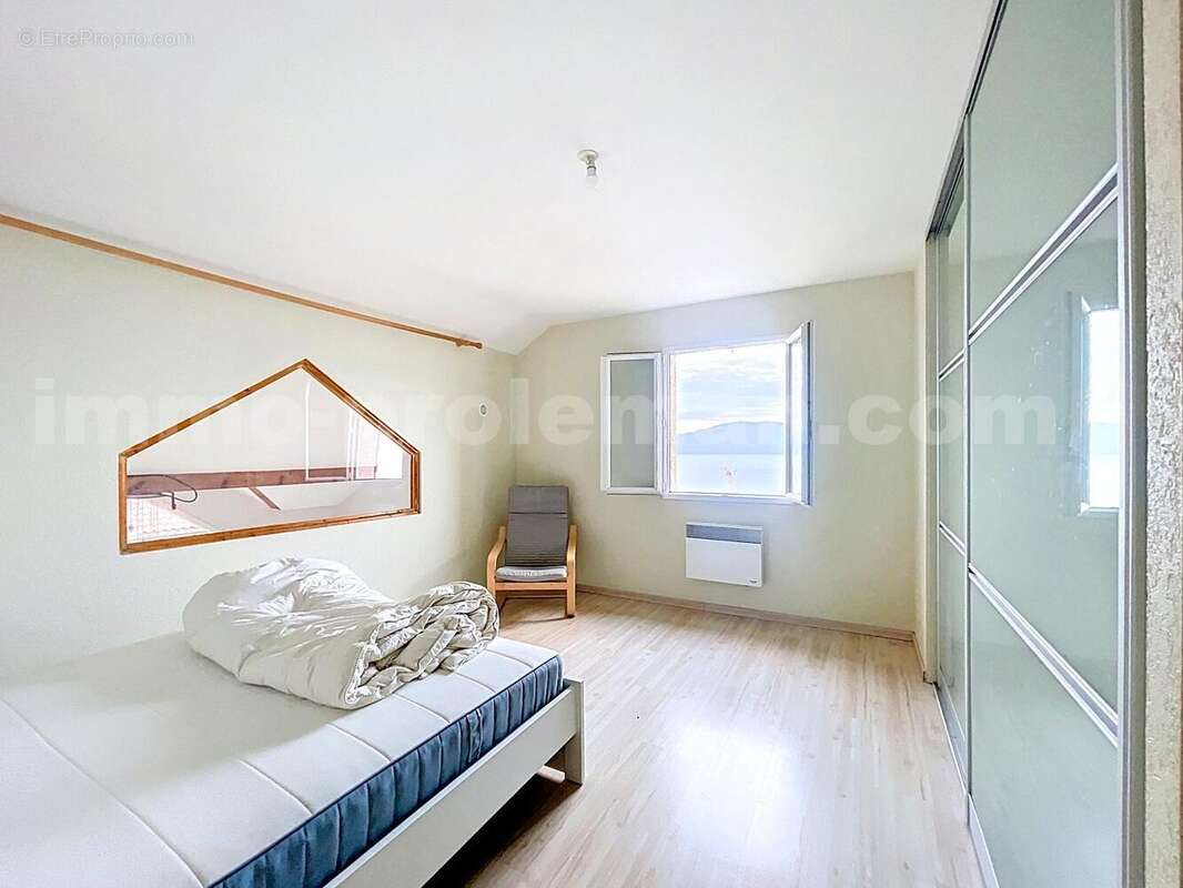 Maison_individuelle_Saint_Gingolph_proche_frontière_Suisse_Lausanne_Vallais_villa_volume_vue_Lac_léman_montagne_commodité_salon_séjour_cuisine_idéal_investisseur - Maison à SAINT-GINGOLPH